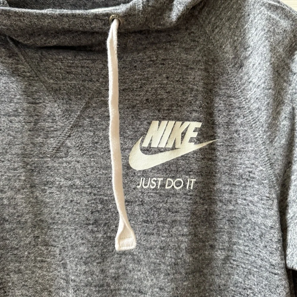 Nike Vintage Gym Long Sleeve Hooded Shirt Women’s size medium